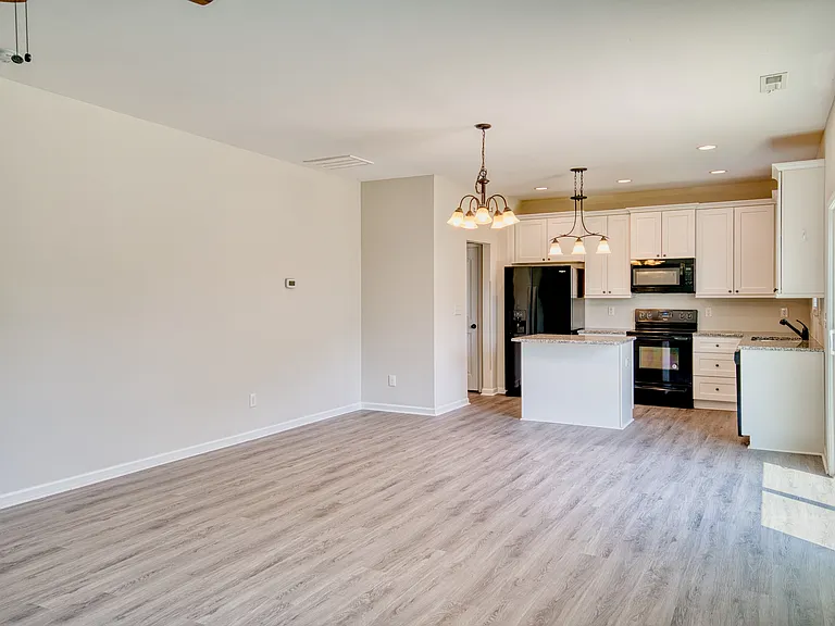 305 Webber Ln — Photo 11