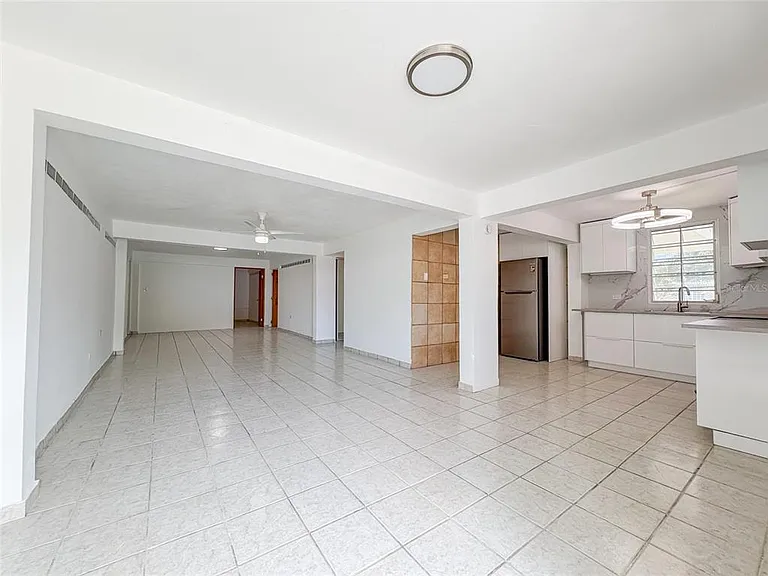 4 Laurel — Photo 2