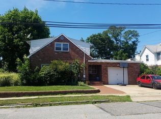 21 Benjamin St, Bay Shore, NY 11706