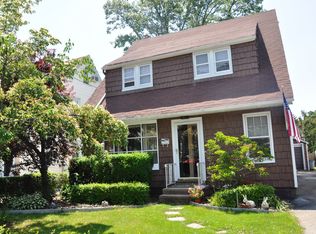 122 Campbell Ave, Williston Park, NY 11596