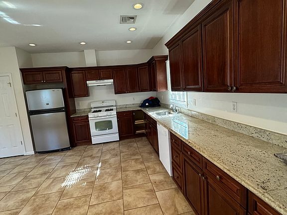 2nd image of 275 Ashland Ave #2L