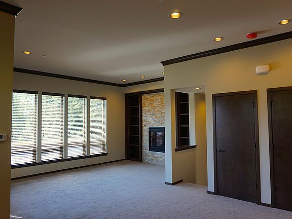 3rd image of 192 Madrona Way NE