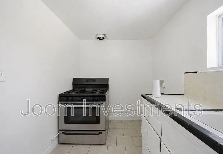4914 1/2 N Maine Ave — Photo 7