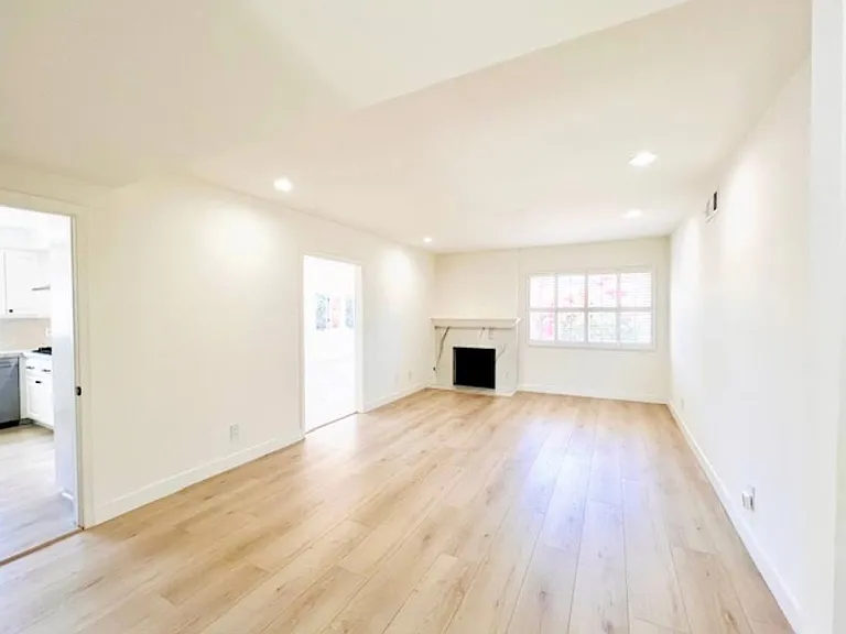 22637 Hickory Ave — Photo 3