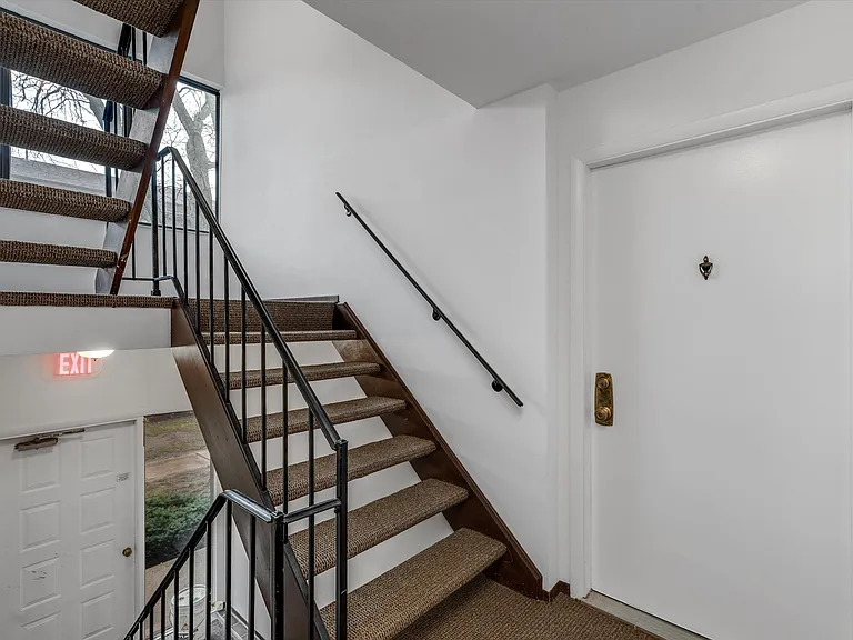 Maplecrest Apartments — Photo 8
