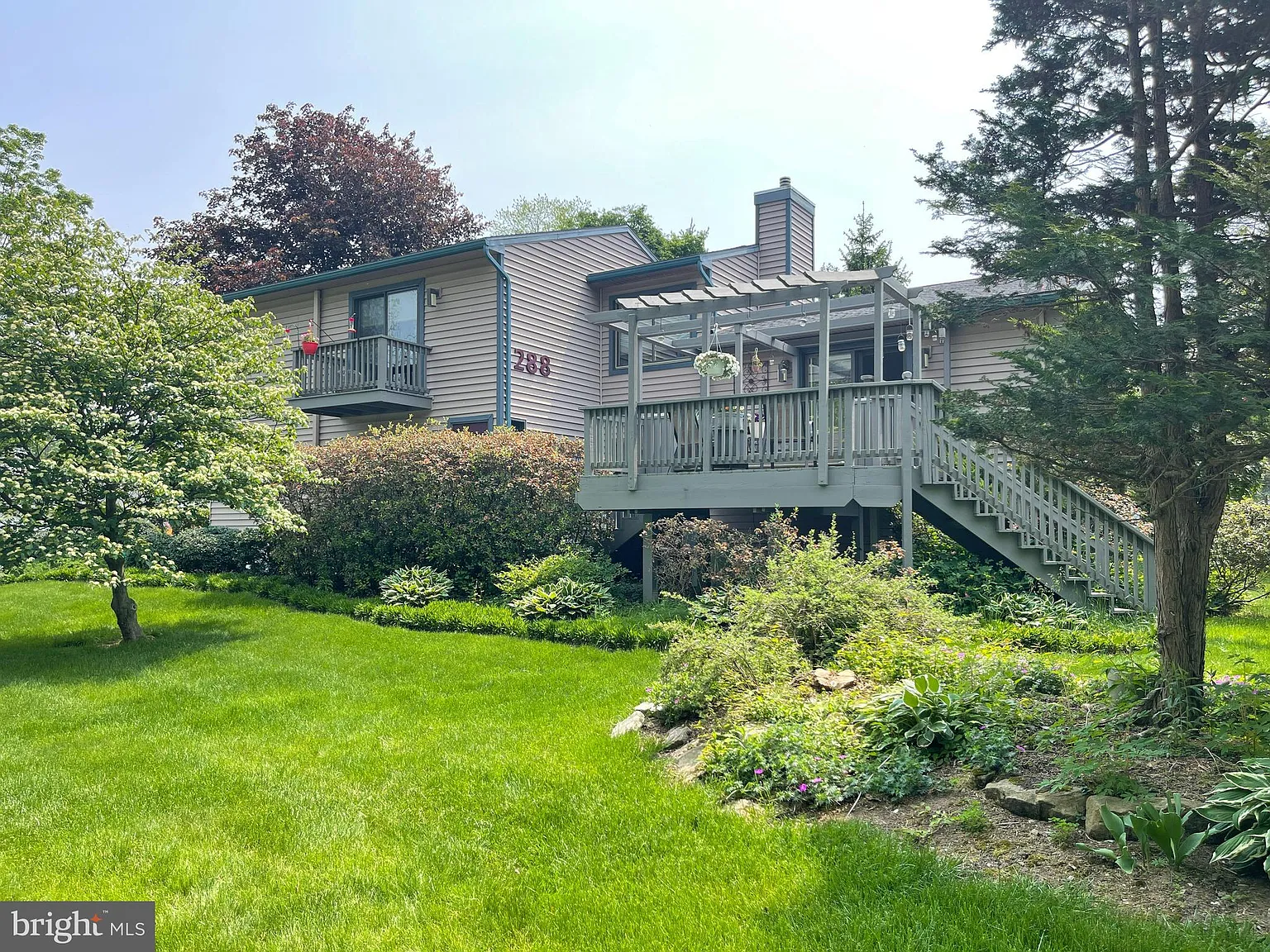 288 Spring St photo 1