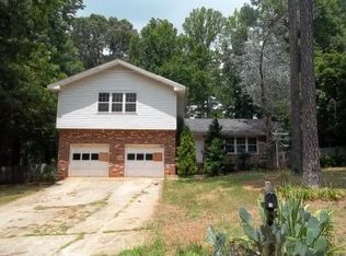 3502 Sandy Woods Ln, Stone Mountain, GA 30083