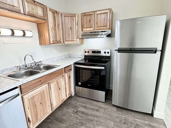3rd image of 409 22nd St SE #A