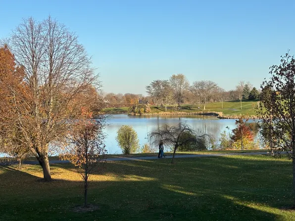 4 Crestview Ln Unit 9, Vernon Hills, IL 60061