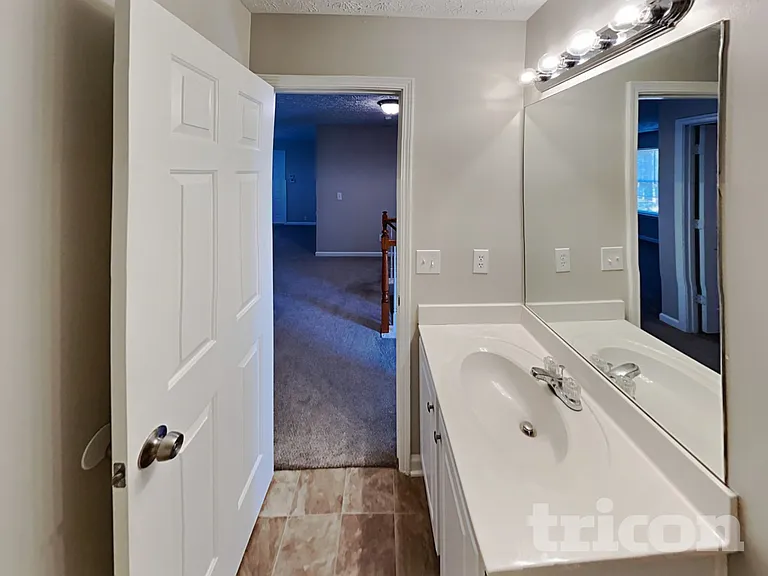 4586 Darrowby Dr — Photo 13