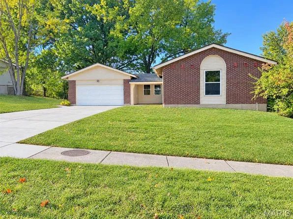 4484 Miletus Dr, Florissant, MO 63033