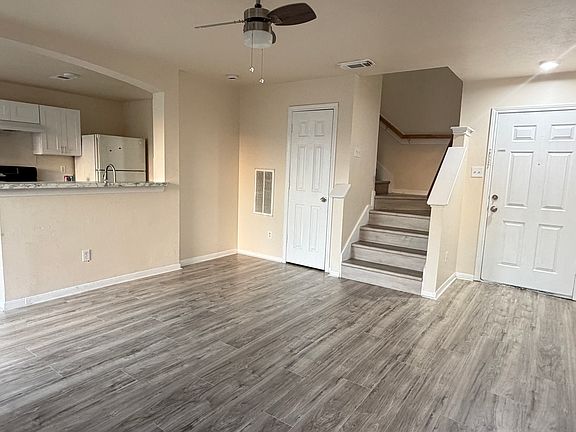 5th image of 6714 Bellaire Gardens Dr