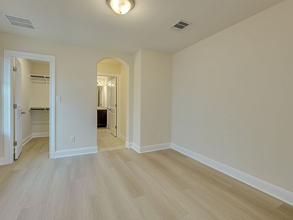 4th image of 4233 Privacy Hedge St