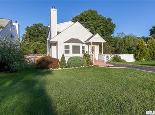 130 10th Ave, Holtsville, NY 11742