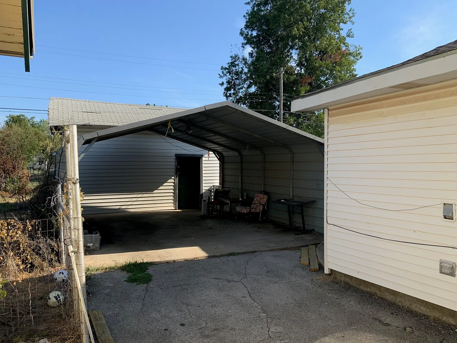 3 bed, 1.5 bath, 1291 sqft, $1,300 — Photo 2