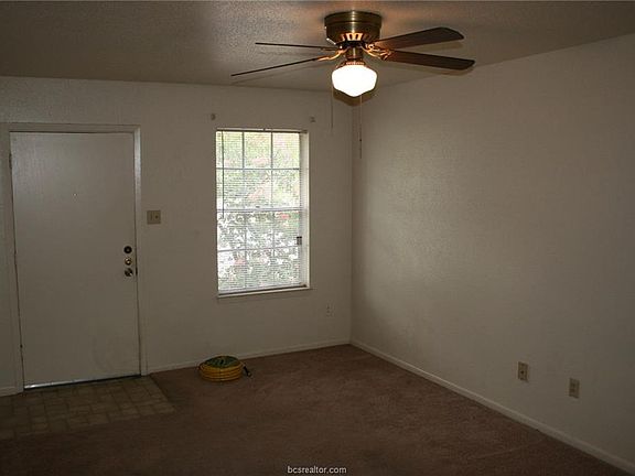 2nd image of 1420 Hillside Dr