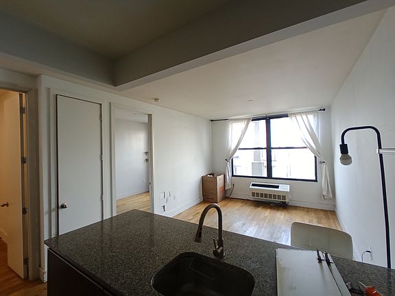 2nd image of 41 Kosciuszko St APT 414