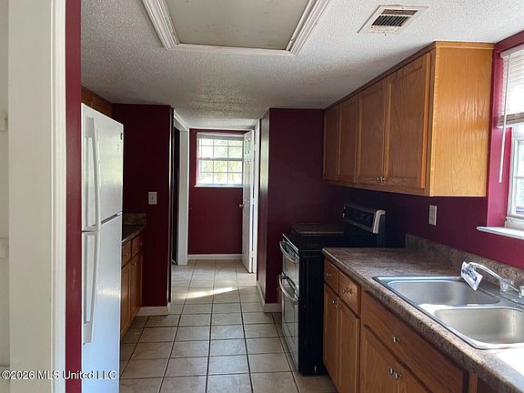4th image of 111 Lang Ave