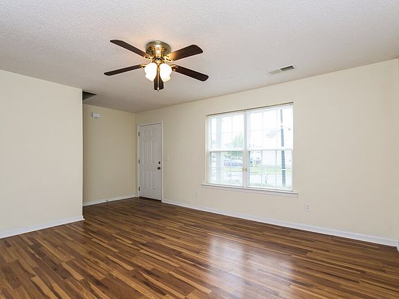 3rd image of 52 Middleton Ct
