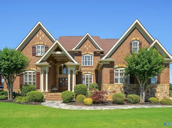 27 Lake Forest Blvd SW, Huntsville, AL 35824