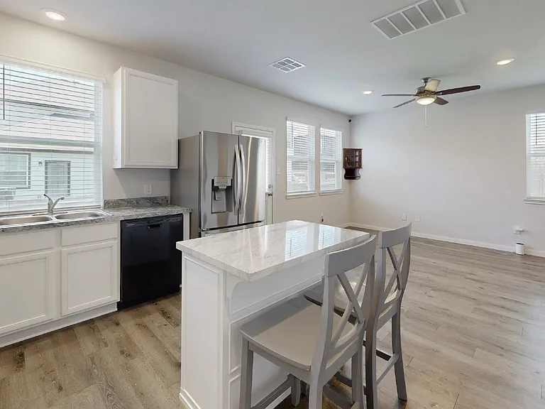 1415 Desire Ln — Photo 8