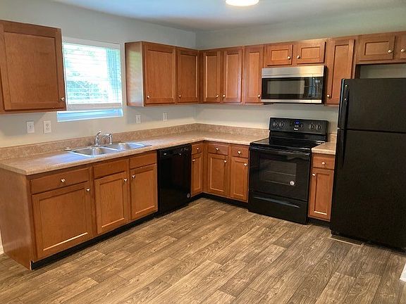4th image of 5210 Summit Ave