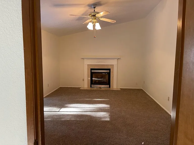 3137 Hampton Dr SW — Photo 4