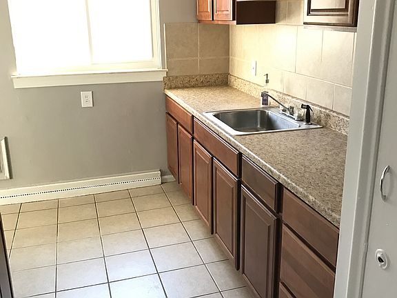3rd image of 23080 Geneva St