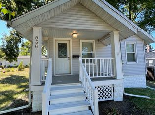 936 24th St, Bettendorf, IA 52722