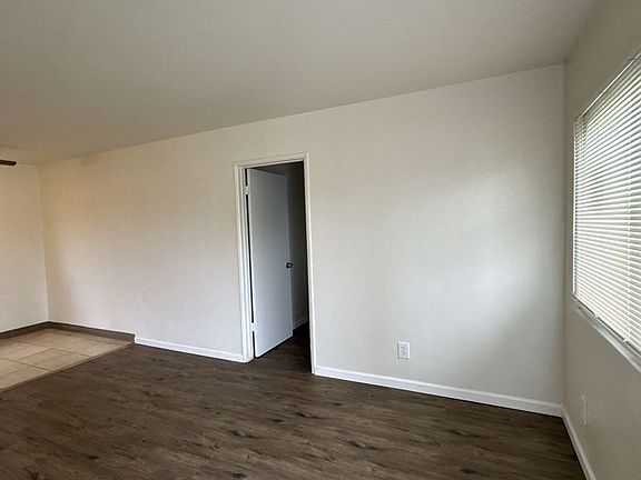5th image of 311-321 E Elm St #331-1