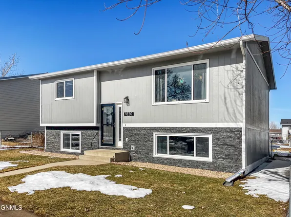 1820 28th St W, Williston, ND 58801