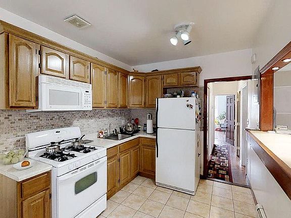 3rd image of 167 E 89th St Floor 1
