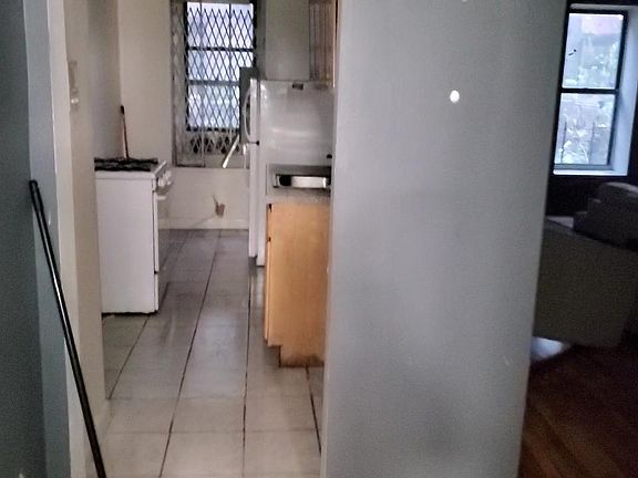 2nd image of 308 E 209th St APT 3