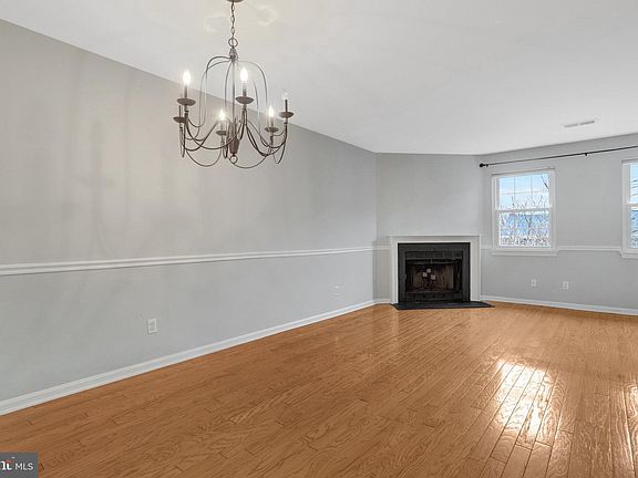 4th image of 1621 S Barton St #17