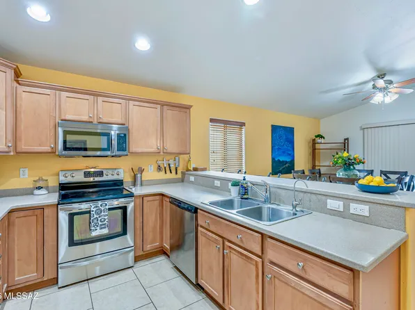 2351 W Golden Hills Rd, Tucson, AZ 85745