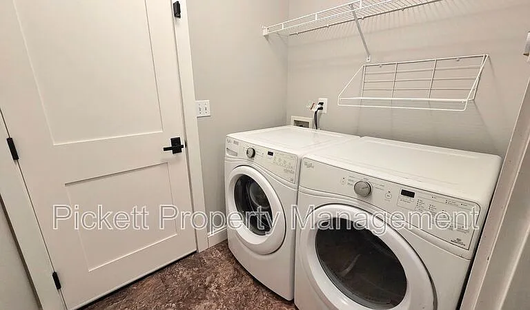 133 NE Gilmax Ln — Photo 22