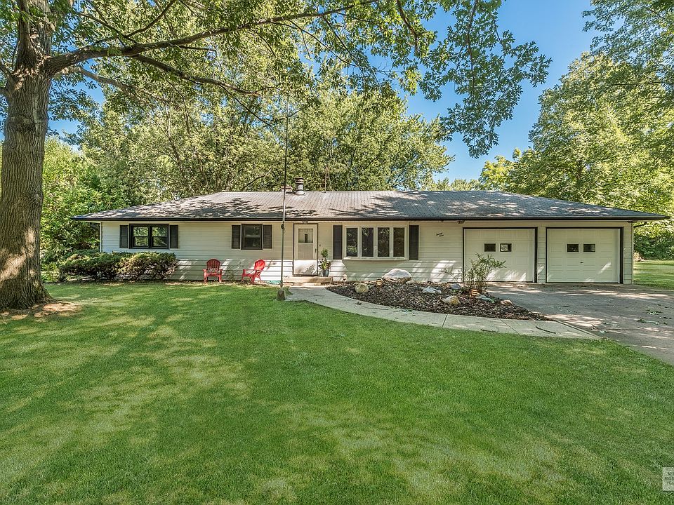 3 bedroom 1.5 Bath Ranch 2 car garage, Full Basement, 3/4 acre lot No HOAs, Unincorporated, Yorkvill