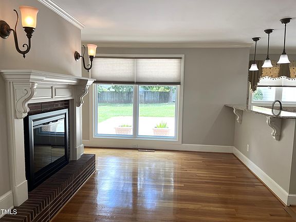 5th image of 211 Hillcrest Dr