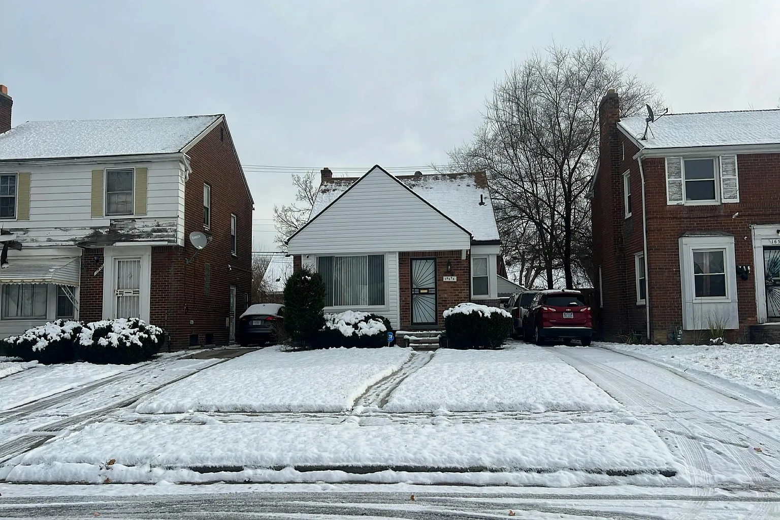16598 Biltmore St photo 1