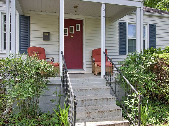 2nd image of 1313 Marion St