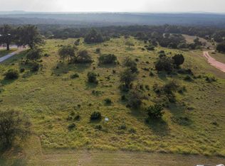 1060 Vista Ridge Dr, Round Mountain, TX 78663