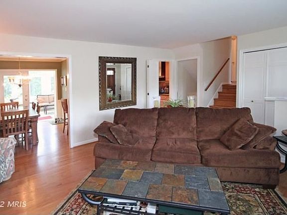 3rd image of 8807 Willowridge Ln