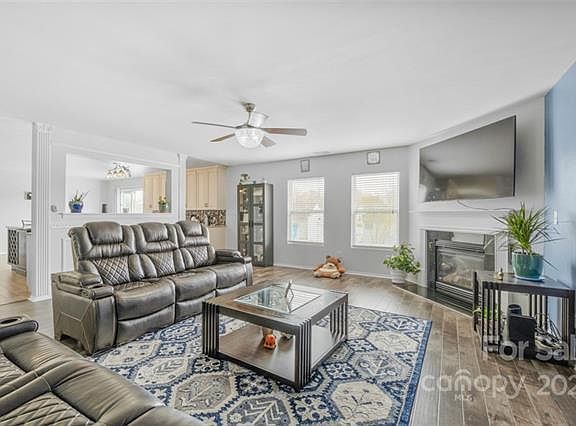 4th image of 1520 April Knoll Ct