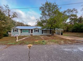 411 E Sloss Ave, Defuniak Springs, FL 32433