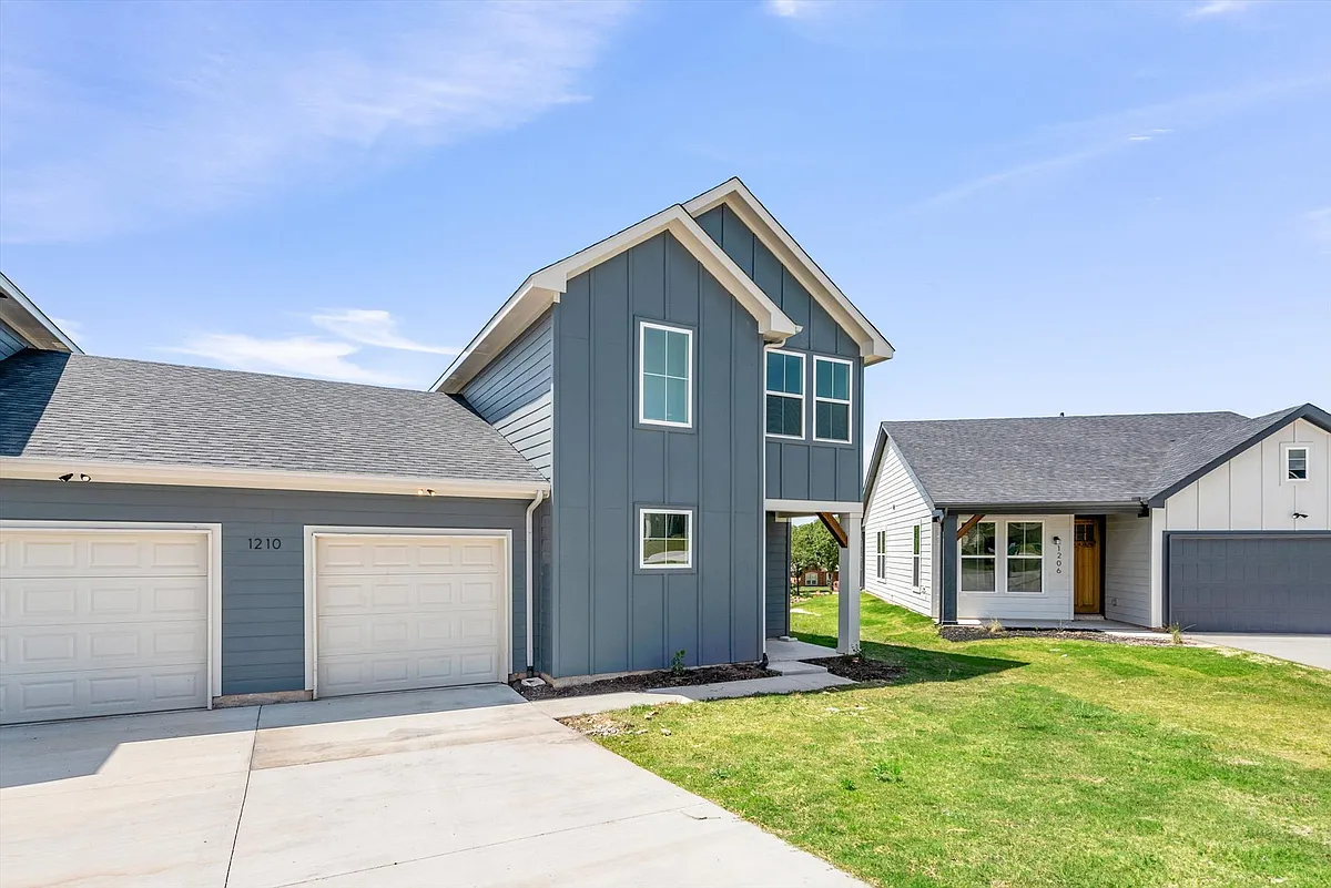 Building Photo - 1210 Chestnut Ct #1