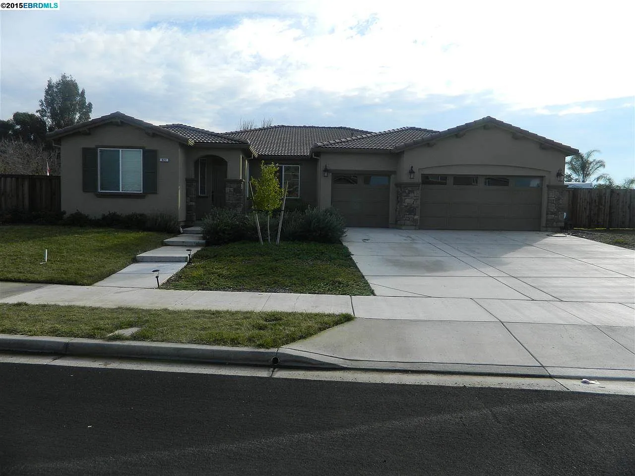 627 Mission Fields Ln photo 1