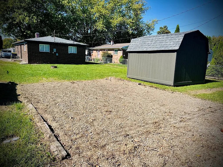 635 S Indiana St — Photo 16