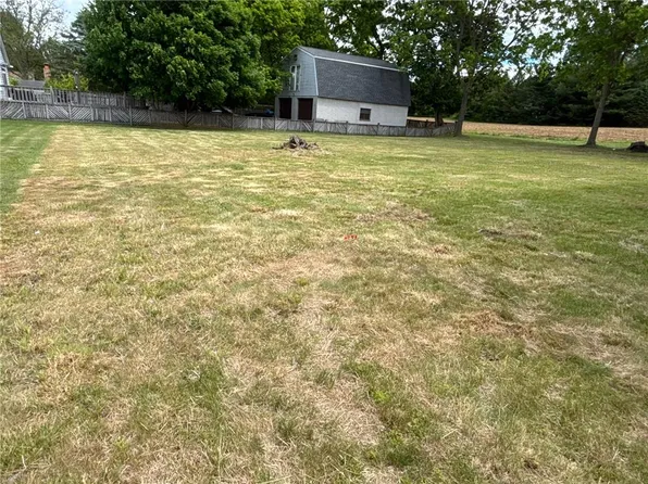 4031 Tank Farm Rd, Emmaus, PA 18049