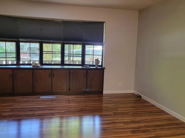172 Saint George Dr — Photo 10
