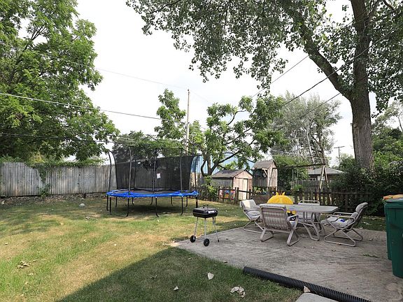5th image of 1423 N Pleasant Dr